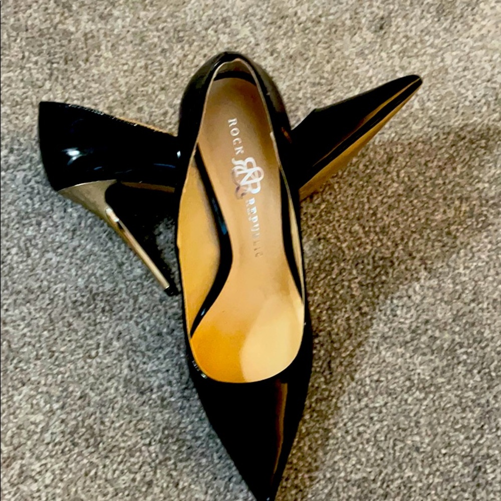 Womens Black Patent Leather pumps w/ a steel heel